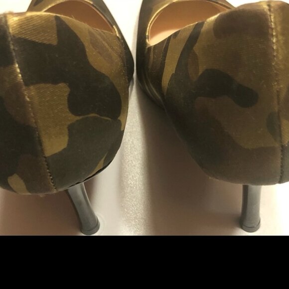 Satin Finished GUESS Camouflage Pumps  - Sz 8.5 - Picture 11 of 11
